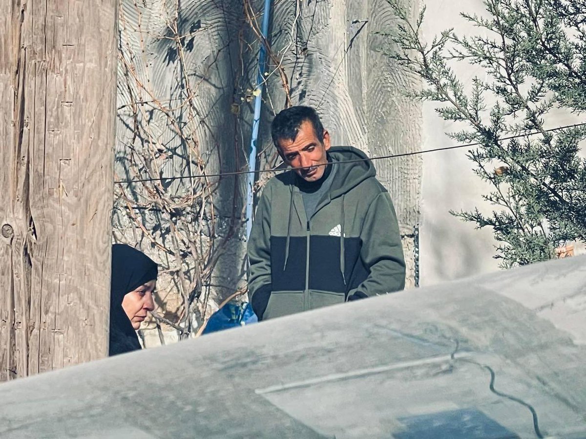 muhammadshehad2's tweet photo. A picture worth a thousand words: the parents of Ammar Mufleh.

Yesterday, he was was fatally shot 4 times by an Israeli soldier; denied medical aid; left to bleed to death; then his body was kidnaped by Israel as a bargaining chip.

He's the 10th Palestinian killed in 72 hours. https://t.co/XBRMdNldPr
