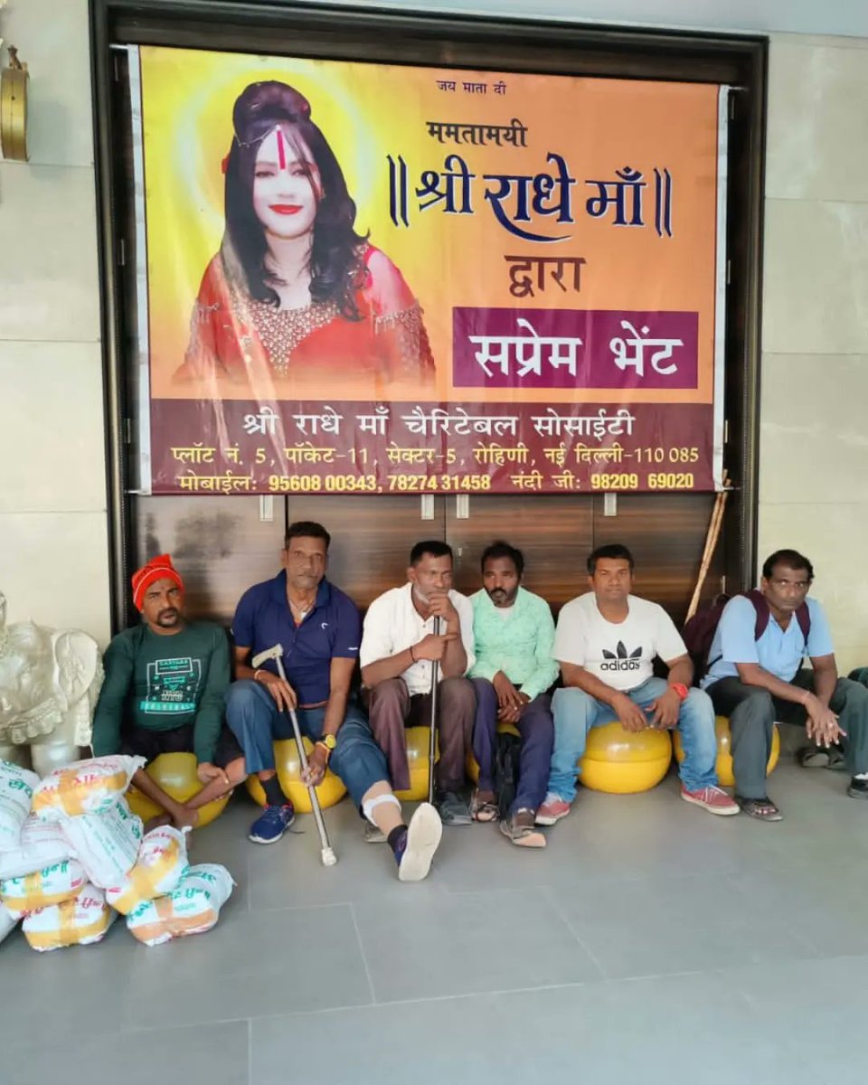 shriradhemaa's tweet photo. ममतामयी श्री राधे माँ जी की कृपा से दिव्यांग एवं जरुरतमंदो को अन्ना और कम्बल सेवा दी गयी।
#shriradhemaa #oceanofkindness #divyang #needy #annaseva #annasewa #seva #kambalseva #helpinghand #togive #give #mumbai #help #support #seva #donation #charity #socialservice #humanity https://t.co/E0HLvWvDec