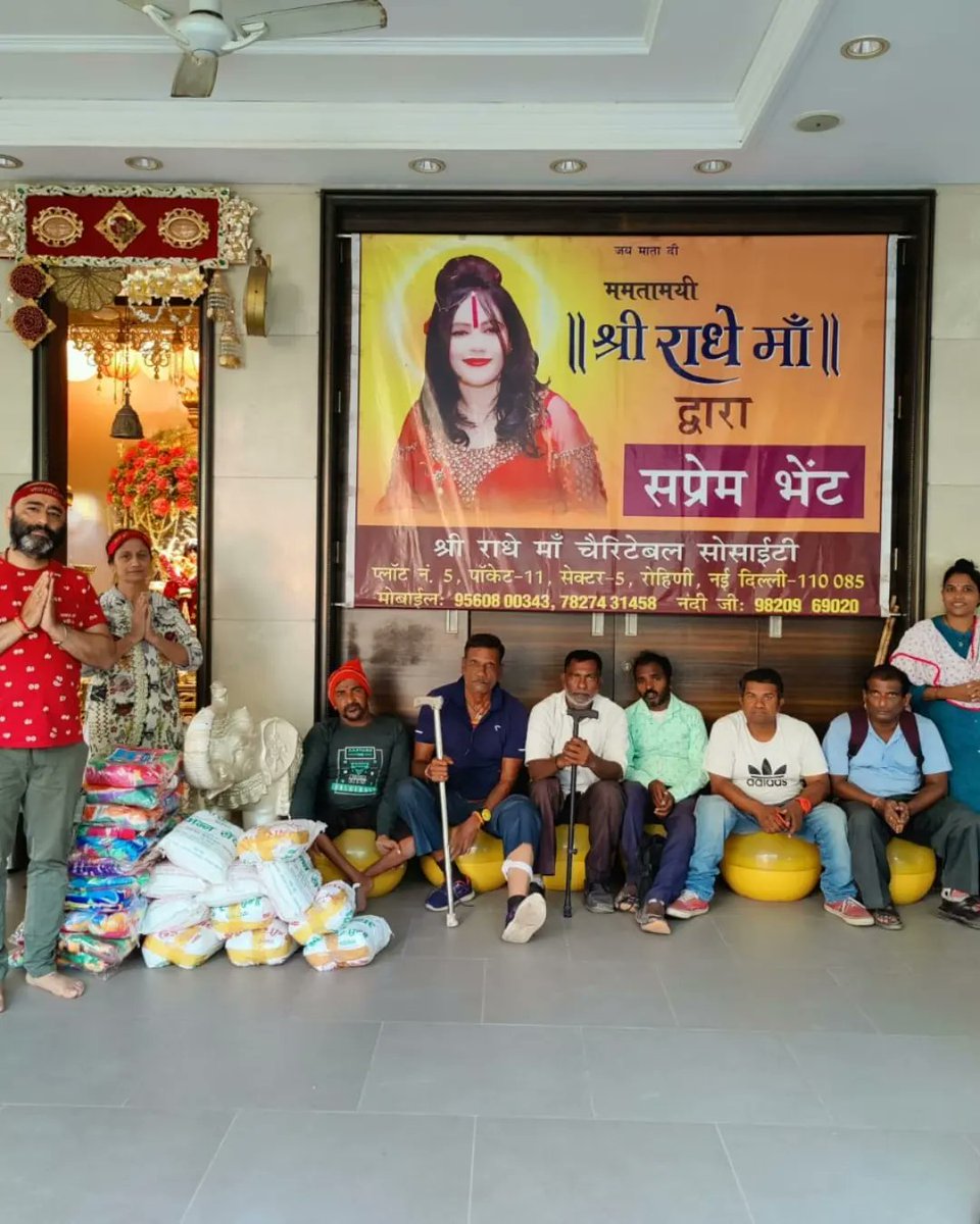 shriradhemaa's tweet photo. ममतामयी श्री राधे माँ जी की कृपा से दिव्यांग एवं जरुरतमंदो को अन्ना और कम्बल सेवा दी गयी।
#shriradhemaa #oceanofkindness #divyang #needy #annaseva #annasewa #seva #kambalseva #helpinghand #togive #give #mumbai #help #support #seva #donation #charity #socialservice #humanity https://t.co/E0HLvWvDec