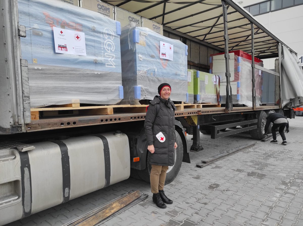 AradBenkoe's tweet photo. A further 21 powerful generators arrived at the warehouse in Lviv and were welcomed by @roteskreuzat! 
Financed by @AustrianDev and #NeighbourinNeed they will be delivered to hospitals and local @RedCrossUkraine Emergency Response Teams.
#FiatLux https://t.co/XNGuO9gbgg