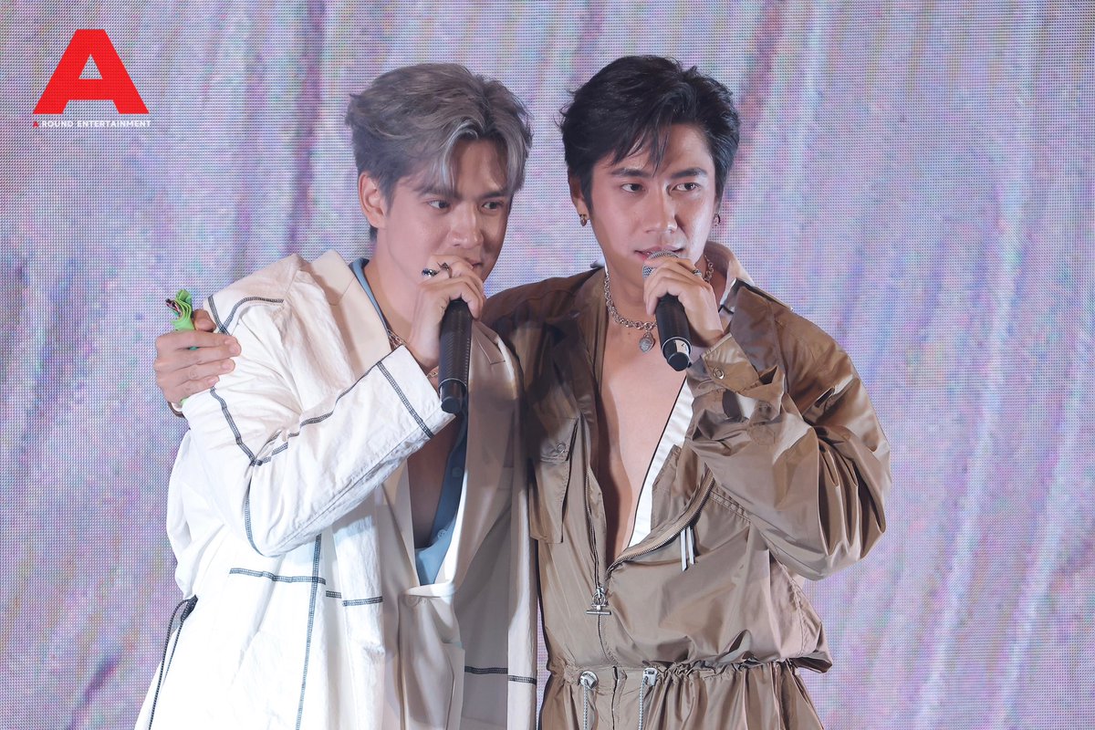 around_ent's tweet photo. บรรยากาศเต็มไปด้วยความอบอุ่นสำหรับ Film’s First Fanmeeting แฟนมีตติ้งครั้งแรกของหนุ่ม "ฟิล์ม-ธนภัทร" ที่มีแขกรับเชิญสุดพิเศษอย่าง "แจม-รชตะ" มาร่วมแจม แถมทั้งคู่ได้เซอร์ไพรส์ในงานว่าจะมีโปรเจคร่วมกันในปีหน้าอีกด้วย

#filmforfan #FilmThanapat #แจมรชตะ #แจมฟิล์ม https://t.co/o8hDnxFqlk