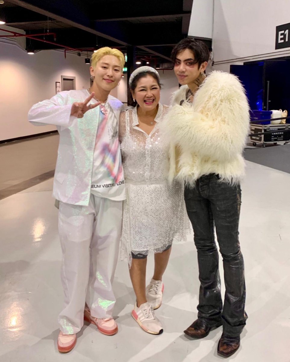 Unbelievable this is true. I wasn't dreaming right, thank you so much Ian and Dabin for making my dream comes true. 🙏Today I am the happiest. ❤️

I received the great power from you, Ian. #dprian  #dprlive 
#dprregimetour 
#dprregimetourinbangkok 
#mito
#bangkok 
#dprweganggang