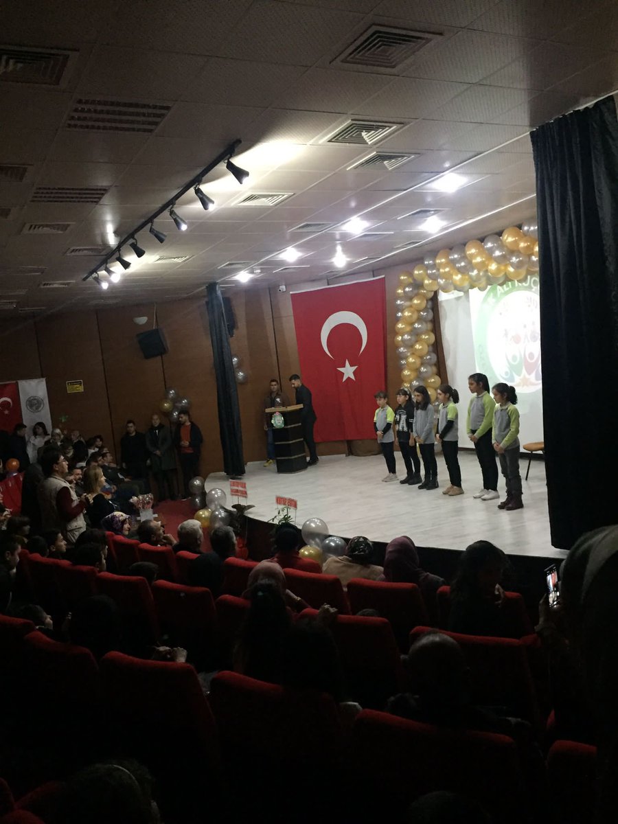 #3Aralıkengellilergünü kapsamında <a href="/akalikucukozele/">Ak Ali Küçük Özel Eğitim Uygulama Okulu</a> düzenlediği programa Kazım Yaprak İlkokulu 4/B sınıfı işaret dili etkinliğiyle katılım sağladık. <a href="/MersinMEM/">Mersin İl Millî Eğitim Müdürlüğü</a> <a href="/AdemKoca46/">Adem Koca</a> <a href="/mut_mem/">Mut İlçe MEM</a> @harungergin <a href="/Omer_okur33/">ÖMER</a> <a href="/ibrahim_oguz/">İbrahim OĞUZ</a> <a href="/Abdullah_Bayt79/">Abdullah Bayat</a> <a href="/ErdovanMehmet/">Mehmet Erdovan</a> <a href="/Zelihasahin2802/">Zeliha Şahin</a>