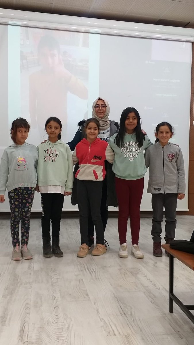 MutYaprak's tweet photo. #3Aralıkengellilergünü kapsamında @akalikucukozele düzenlediği programa Kazım Yaprak İlkokulu 4/B sınıfı işaret dili etkinliğiyle katılım sağladık. @MersinMEM @AdemKoca46 @mut_mem @harungergin @Omer_okur33 @ibrahim_oguz @Abdullah_Bayt79 @ErdovanMehmet @Zelihasahin2802 https://t.co/imD6m1o3CH