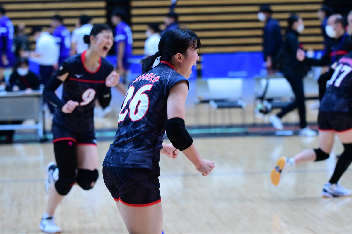 GakurenKoho's tweet photo. 【全日本インカレ女子トーナメント】
準決勝 第2試合
日女体3(27-25.15-25.25-21.25-22)1福岡大 https://t.co/UO9s5Hy0DX