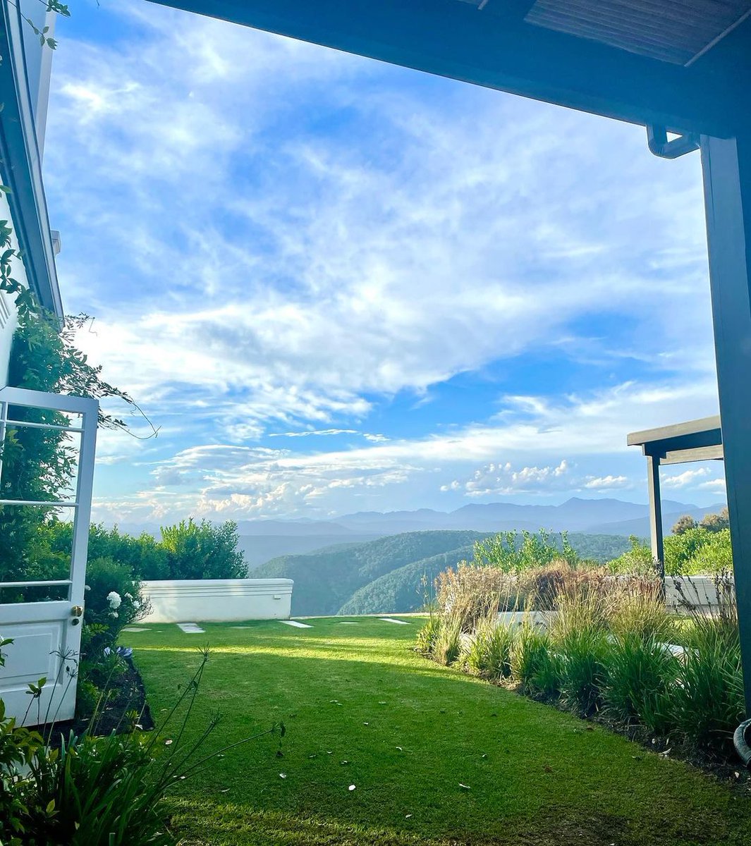 📍 Fairview House, The Crags, Plettenberg Bay,
G & T time ? . . . 🍸
.
.
.

#Fairviewhouse #AfricanSafariCollective #FurtherTogether #plettsafeeling #plettenberg #plett #timetochangeyourview #winoclock #gintime #sunsets #dayslikethese #homesweethome #summertime