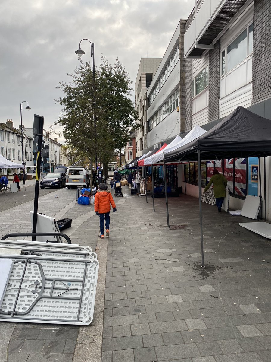 Busy setting up for our Xmas market 🤩 ho ho hooo 🎄✨Come down today 10am-4pm Station road #ClocktowerMarket #SouthNorwood