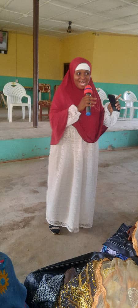 FoundationHadis's tweet photo. SGB focal person for Ministry of Women Affairs, Hadiza Umar, educating the participants on SGBV prevention and protecting children, in Yoruba Language
#POVAPPSInKwara
#POVAPPS
#EndSGBV
#16DaysOfActivism https://t.co/O5AEv34ID7