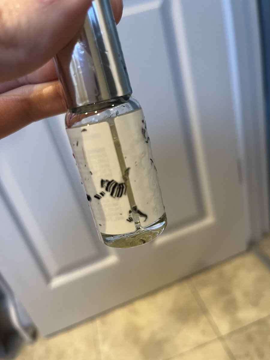 Miss_Sam_Cooke's tweet photo. @thewhitecompany this was supposed to be a gift!! You cannot read the writing on the side and a third of the bottle of oil has poured out all over the packaging. Please can you rectify this? https://t.co/u93fbKjzrd