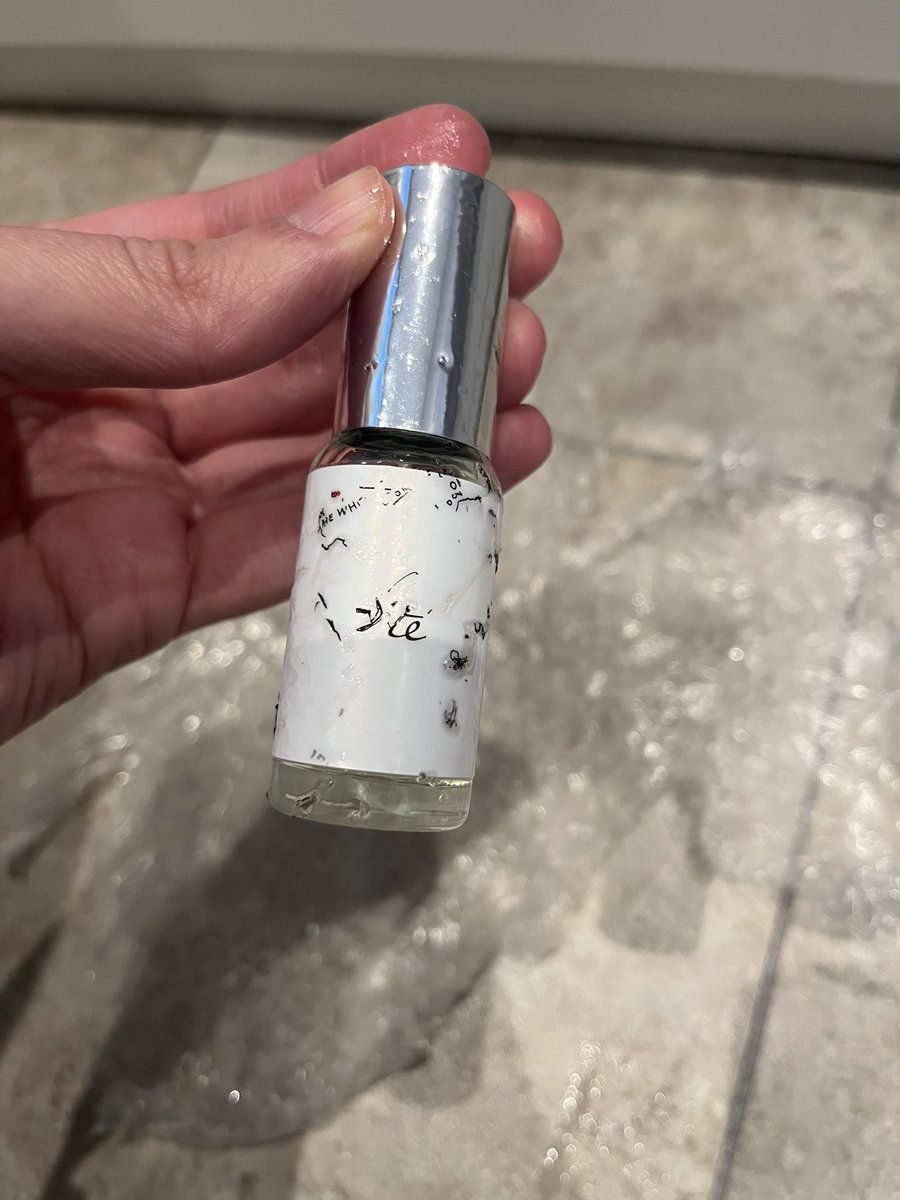 Miss_Sam_Cooke's tweet photo. @thewhitecompany this was supposed to be a gift!! You cannot read the writing on the side and a third of the bottle of oil has poured out all over the packaging. Please can you rectify this? https://t.co/u93fbKjzrd