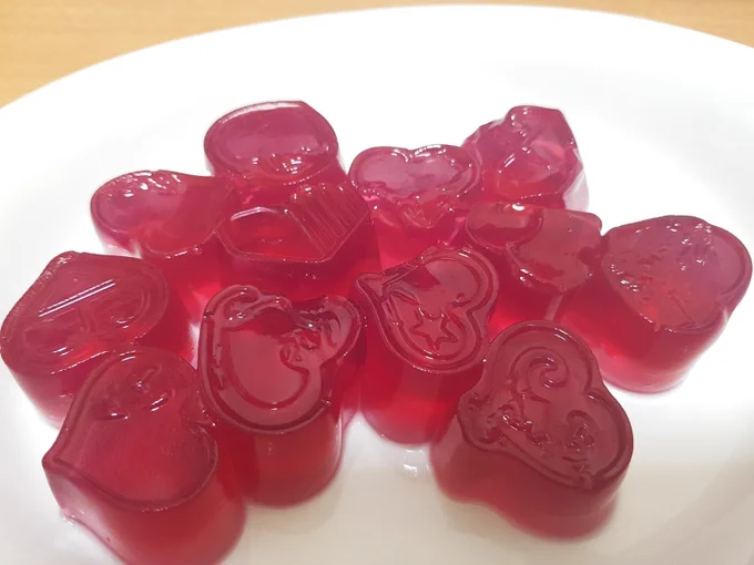 ショコラブルこんにゃくゼリー。花咲夜とか細かなデザインは無理ゲーだったけどそこそこできてる 