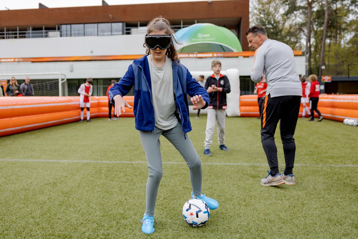 KNVB's tweet photo. ⚽Voetbal voor iedereen toegankelijk maken. Met dit doel zet de KNVB zich de komende jaren in om passend voetbalaanbod te ontwikkelen voor iedereen met een beperking. Want voetbal is voor iedereen!🤝

📃 Meer weten? ➡️ https://t.co/6fNrSSak9B

#WereldGehandicaptenDag https://t.co/XuOK7vJ9Yd