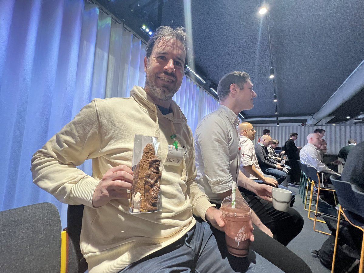 Belgian chocolate for the opening session of <a href="/MeasureCampBru/">MeasureCamp Brussels</a> with <a href="/peter_oneill/">Peter ONeill</a> ! #measurecamp