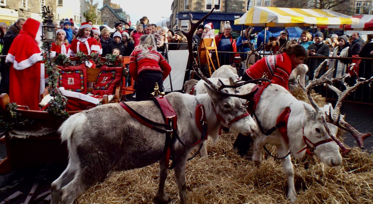 Today is the day SANTA comes to town with his reindeer… festive markets from 10 - 4pm, Santa parade with his reindeer 12 noon, Santa’s grotto from 12.30pm and so much more festive fun 
#VisitAberfeldy #TurnOffTheA9 #Christmas2022 #Aberfeldy #Festive #Christmas #Perthshire