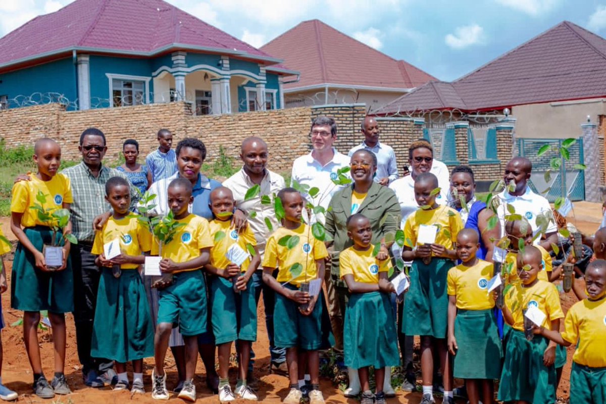 stefaninkigali's tweet photo. Thank you honourable Minister @MujaJeanne for joining us at #MwanaTeraIgiti #OneChildOneTree. This new initiative from @Uni_Rwanda aims to protect the environment and promote social harmony by planting and grooming child forests in #Rwanda @CoEBrwanda @MHB_Research @OCOT_CF https://t.co/JNfbRhaLxg
