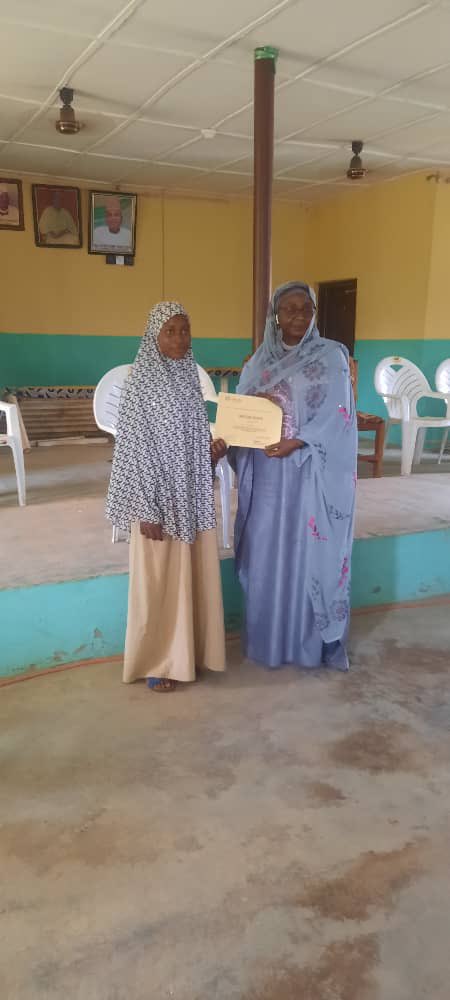 FoundationHadis's tweet photo. Presentation of Certificates to participants by Dr. @Amina_Salihu
#POVAPPSInKwara
#POVAPPS
#EndSGBV
#16DaysOfActivism https://t.co/mZlmbRp0qO