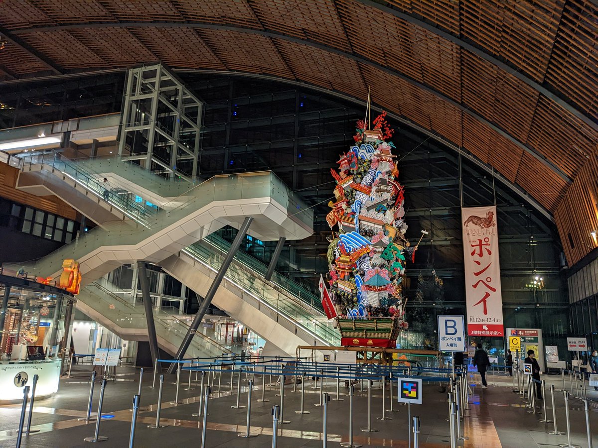 st_haccp's tweet photo. 九州国立博物館になう。
ポンペイ展を見に来ました！

昼は、かなりの行列とのことだったので夜に。

けっこう空いてていい感じだ。
#ポンペイ　#九州国立博物館 https://t.co/btPVFybFqJ