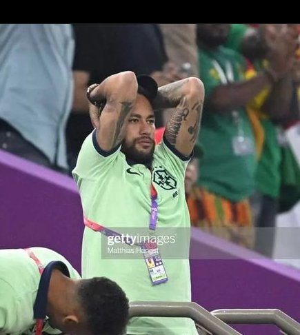 When you see your girlfriend showing your wife pictures in her phone
#CameroonBrazil2022 
#FIFAWorldCup2022