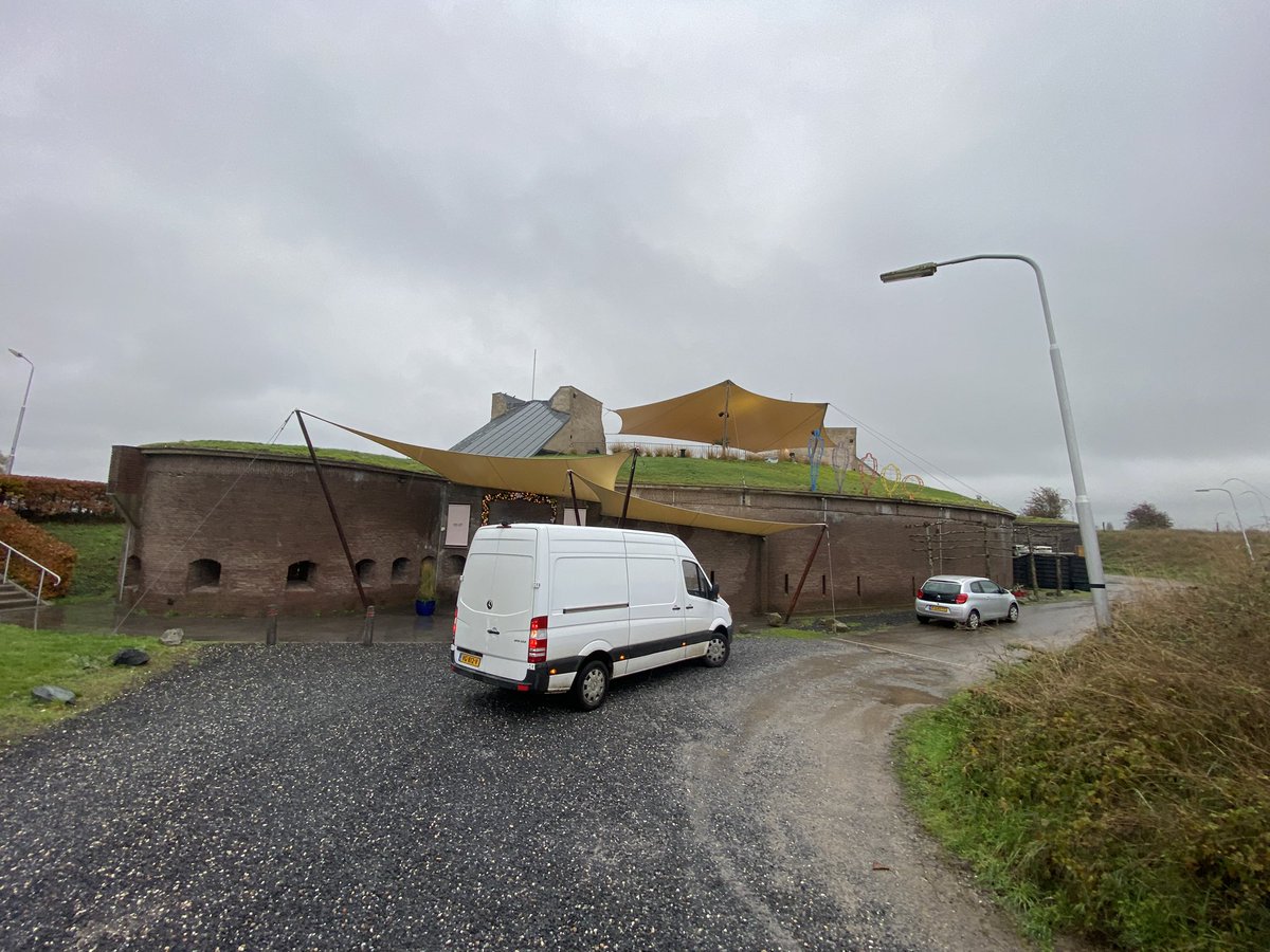 koeriernijmegen's tweet photo. #mijnweekin4fotos ditmaal alweer geen #Berlijn (uitgesteld) wel #Marseille en #SaintMarcel verder veel rondom #Nijmegen #Lent #Beuningen #Wijchen 1: #Lyod #living-inn #duurzaam 2. @FortLent 3: #HartvandeWaalsprong 4: #waalbrug #DeOversteek #koerier #Nijmegen #europa https://t.co/ZcmoyJFEKu