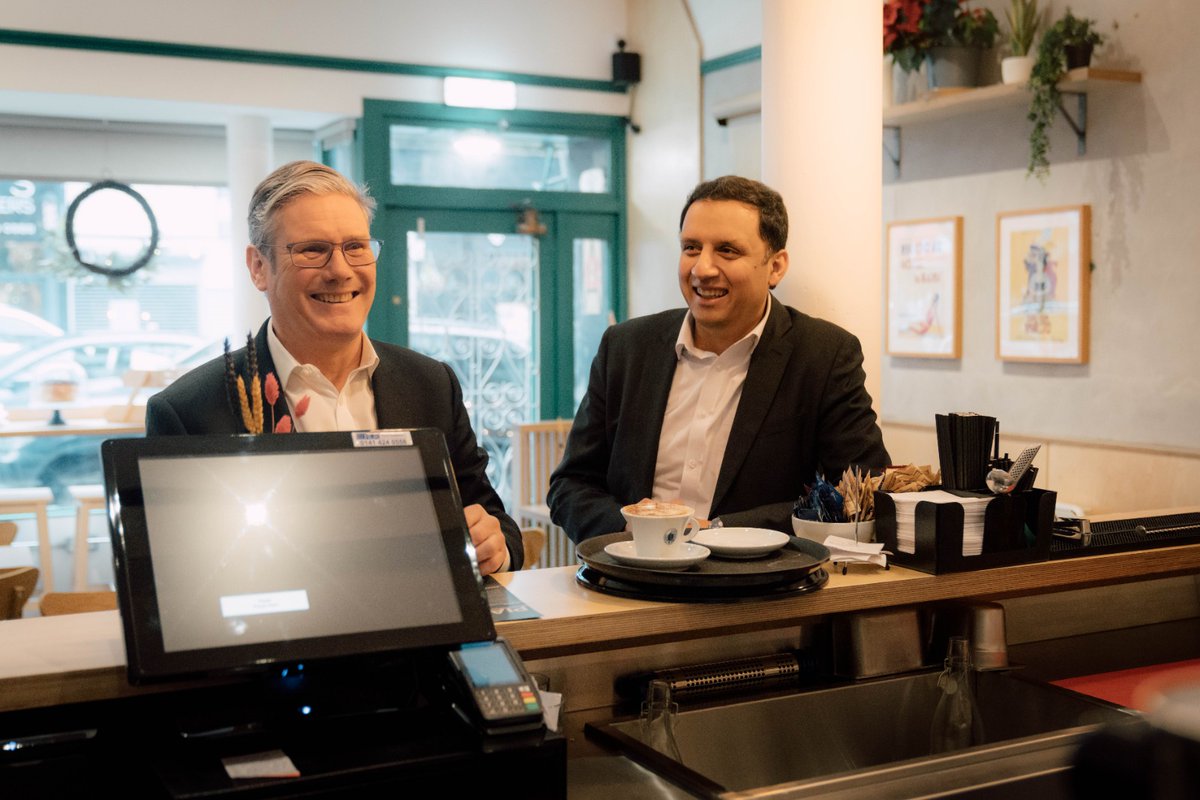 Keir_Starmer's tweet photo. A pleasure to spend time with @AnasSarwar and small business owners in Glasgow.
 
People who run small businesses help to make up the backbone of our economy.
 
Labour will replace business rates with a fairer system and make sure invoices are paid on time. #SmallBusinessSaturday https://t.co/FY6DnvDoS0