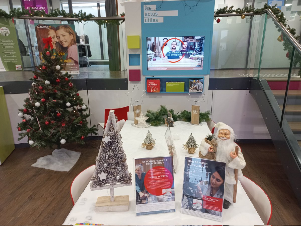 CMSOMadeleine's tweet photo. L'agence de la Madeleine se met aux couleurs de Noël, nos conseillers vous accueilleront avec la joie et la bonne humeur ! @CMSOsecteur16_1 @cmarkea https://t.co/VEiTqc2Nfp