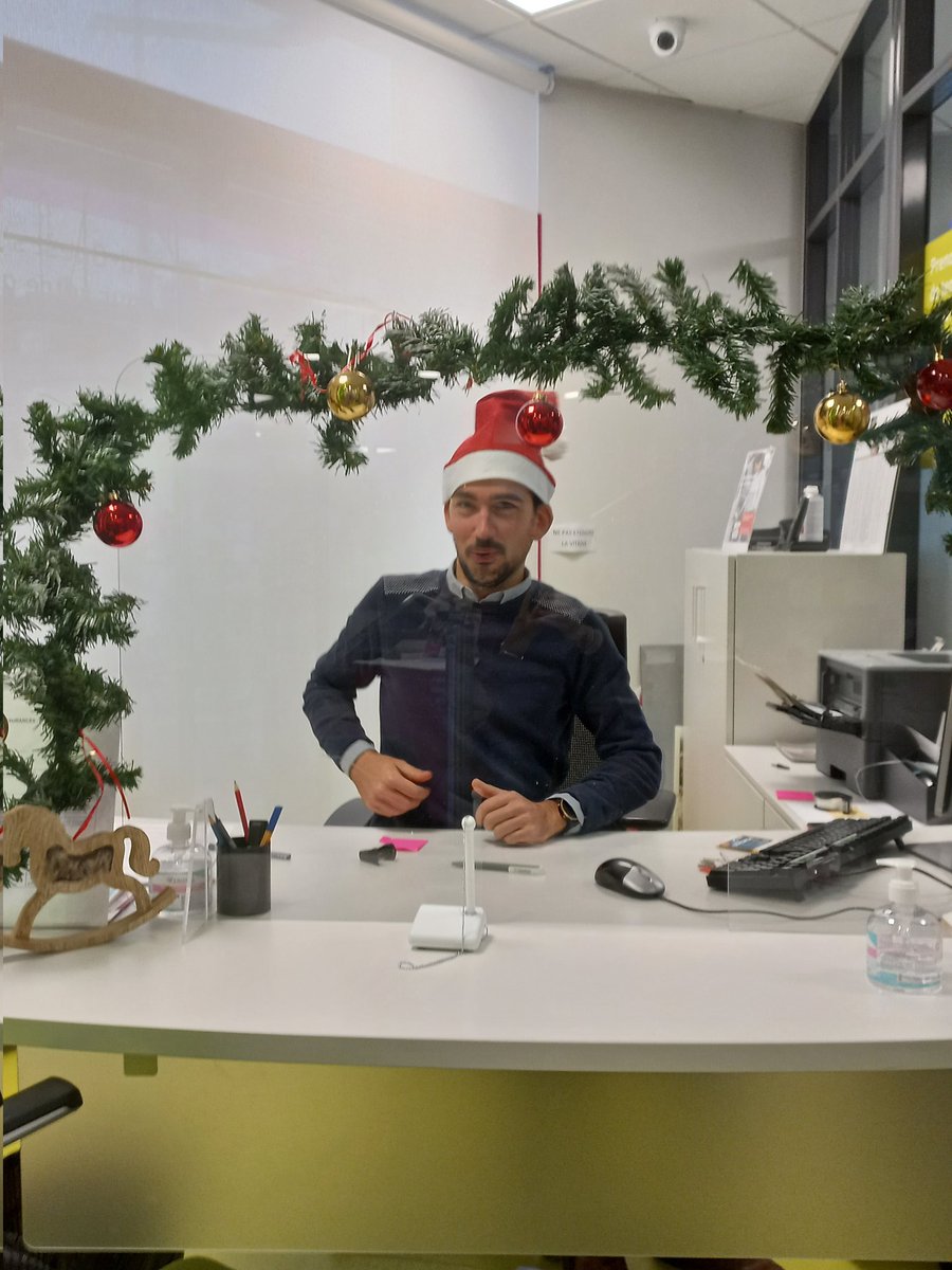 L'agence de la Madeleine se met aux couleurs de Noël, nos conseillers vous accueilleront avec la joie et la bonne humeur ! <a href="/CMSOsecteur16_1/">CMSO secteur 16.1</a> <a href="/cmarkea/">Crédit Mutuel Arkéa</a>