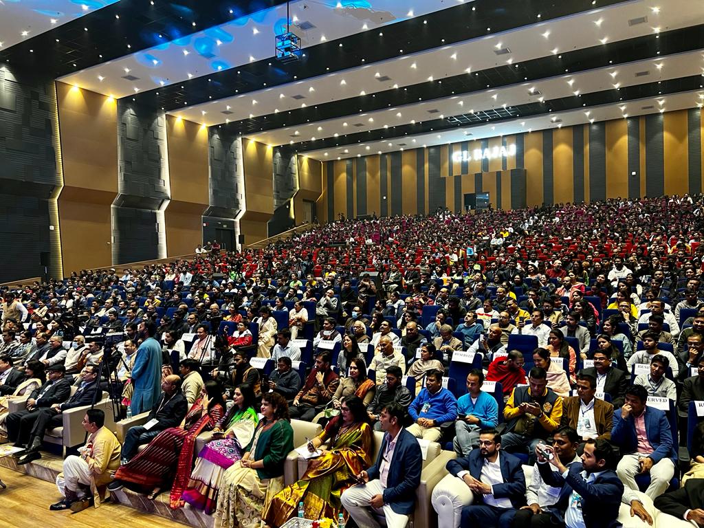 SadhguruJV's tweet photo. If what we consume physically can make us physically sick, what we consume mentally can make us mentally sick. Only when what we consume &amp; how we consume is a Conscious choice will we know inner wellbeing. -Sg #MentalHealthConclave2022 
@JagranNews https://t.co/U9CHJDNzzH