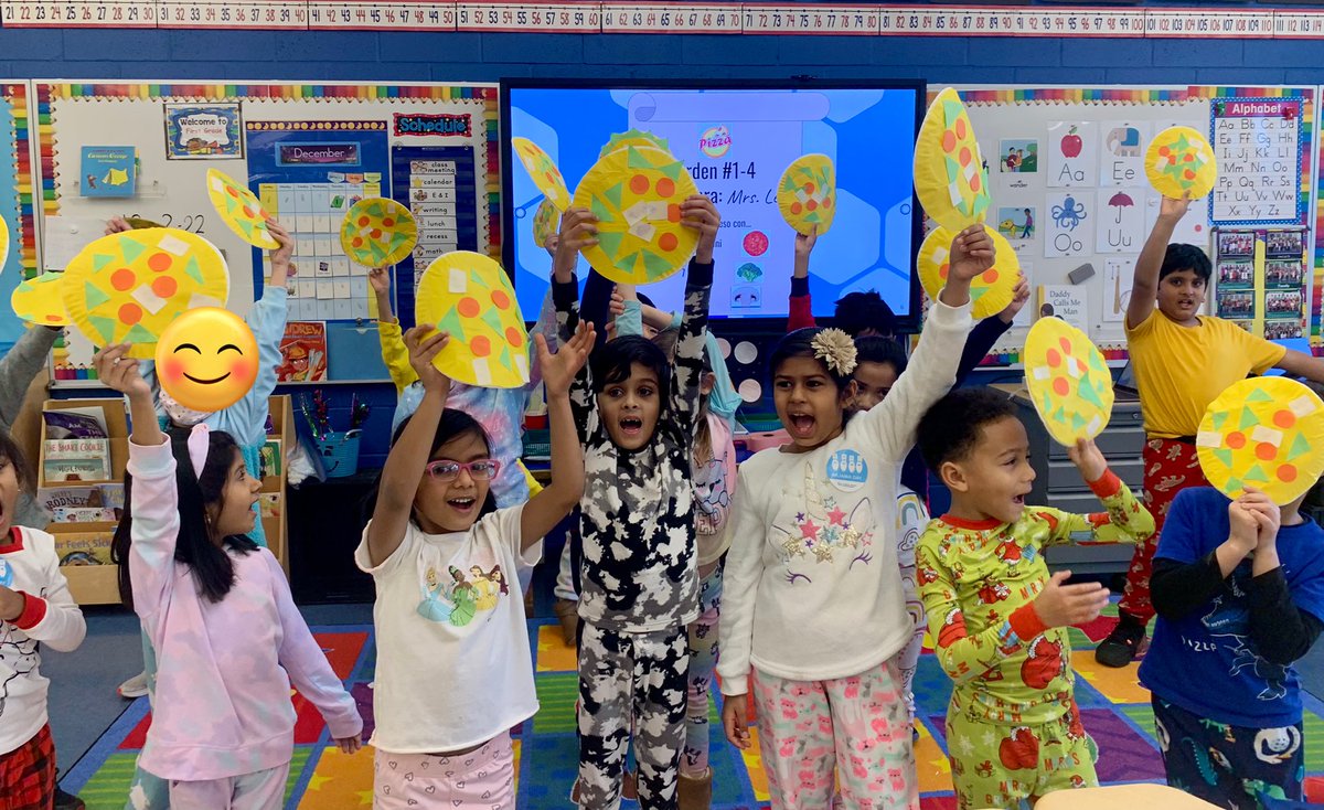 fleischmanm0's tweet photo. ¿Qué puede ser mejor que las pijamas y pizza? - What can be better than PJs and pizza? Fun Friday w/ Mrs. Lee’s #Spanish block! @LincolnSchool8 #ShineBrightEdison https://t.co/eFa64PphdU