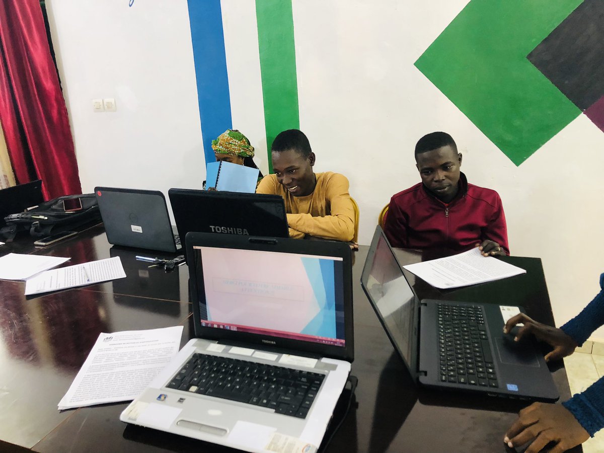 format_concept's tweet photo. Le Programme suivie par les assistants se poursuit 😀😀😀

Cette semaine pour clore leur renforcement de capacité en outils Bureautiques ils ont eu à présenter des mini-travaux de recherche sur le logiciel Ms PowerPoint.
1/5 https://t.co/U0M4fwW6Wk
