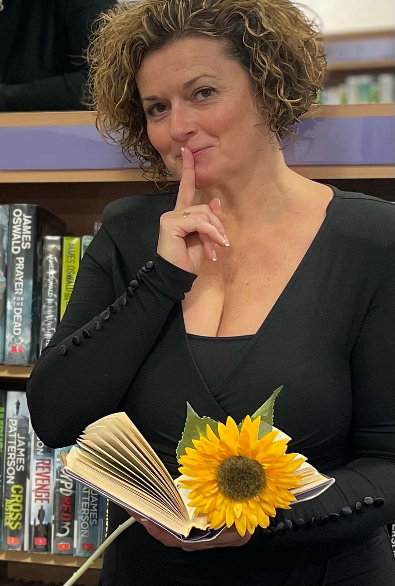 What a week performing #Calendargirls with <a href="/FrodshamPlayers/">Frodsham Players</a> and incredible team of actors and crew who have had audiences laughing and crying.  Honoured to have played Cora and shared a wonderful story of the #WI #letsendcancer