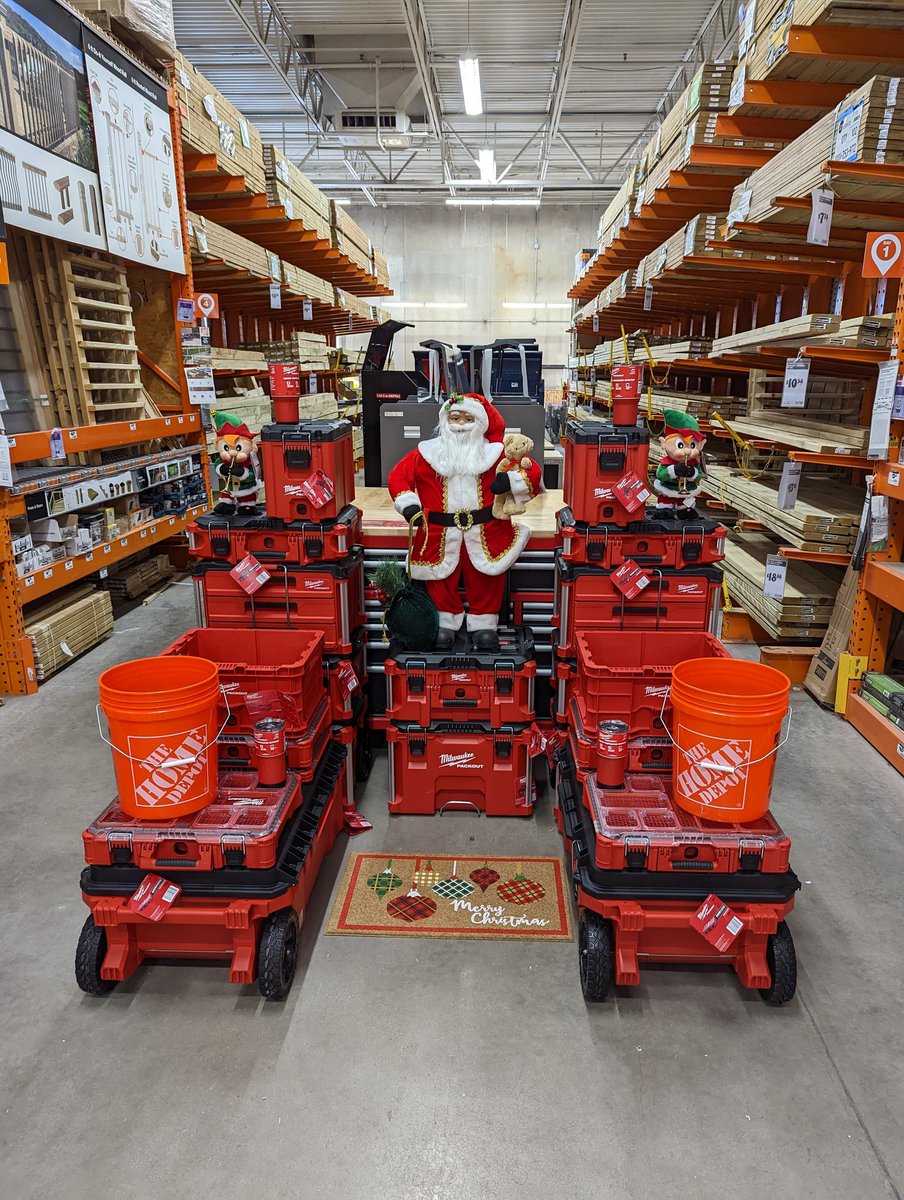 Santa is coming &amp; we're hoping for Milwaukee under the tree 🌲🎁 
 Store #2030 is ready for the holidays! 

#TTI #MilwaukeePackout #HDPartnership