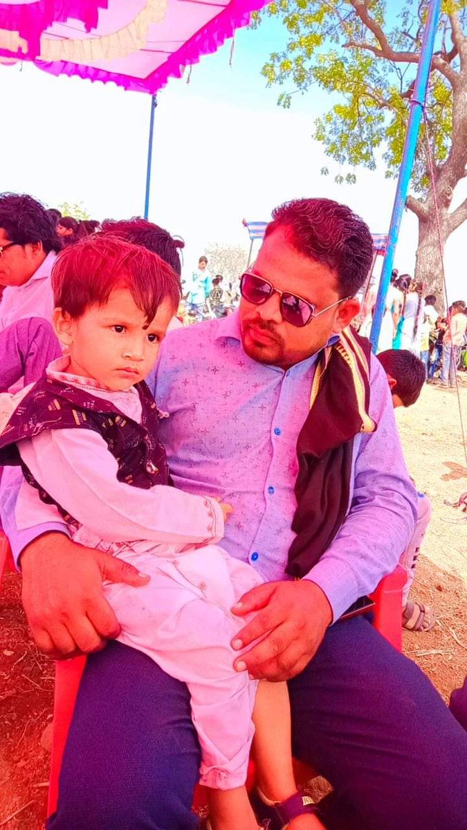 Radubariya1's tweet photo. आज मेरे जन्मदिन के अवसर पर आप सभी मित्रों, शुभचिंतकों, परिवारजनों सभी का शुभकामना के रूप में अपार स्नेह, प्यार, अपनापन, दुलार मिला उसके लिए आप सभी का हार्दिक आभार और धन्यवाद आप सभी का मार्गदर्शन और आशीर्वाद ऐसे ही मुझे जीवनपर्यंत मिलता रहे, पुनः आभार और धन्यवाद 
प्रवक्ता @hjys_h https://t.co/Cb2n0MI1co