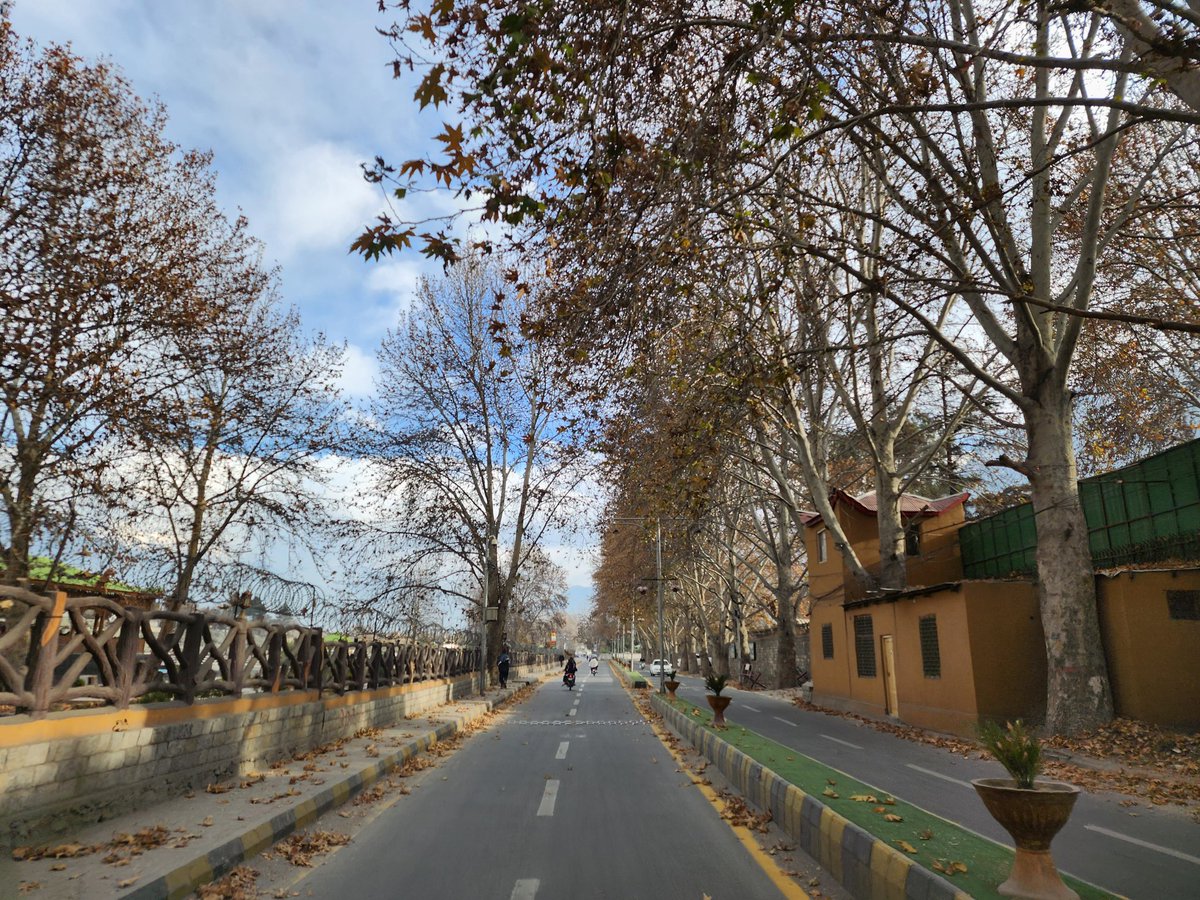 basitkhan1011's tweet photo. Awasome Autumn of Gilgit
#Fortheloveofmountains #ABClicks #Gilgit https://t.co/ZbRf9xxQRF