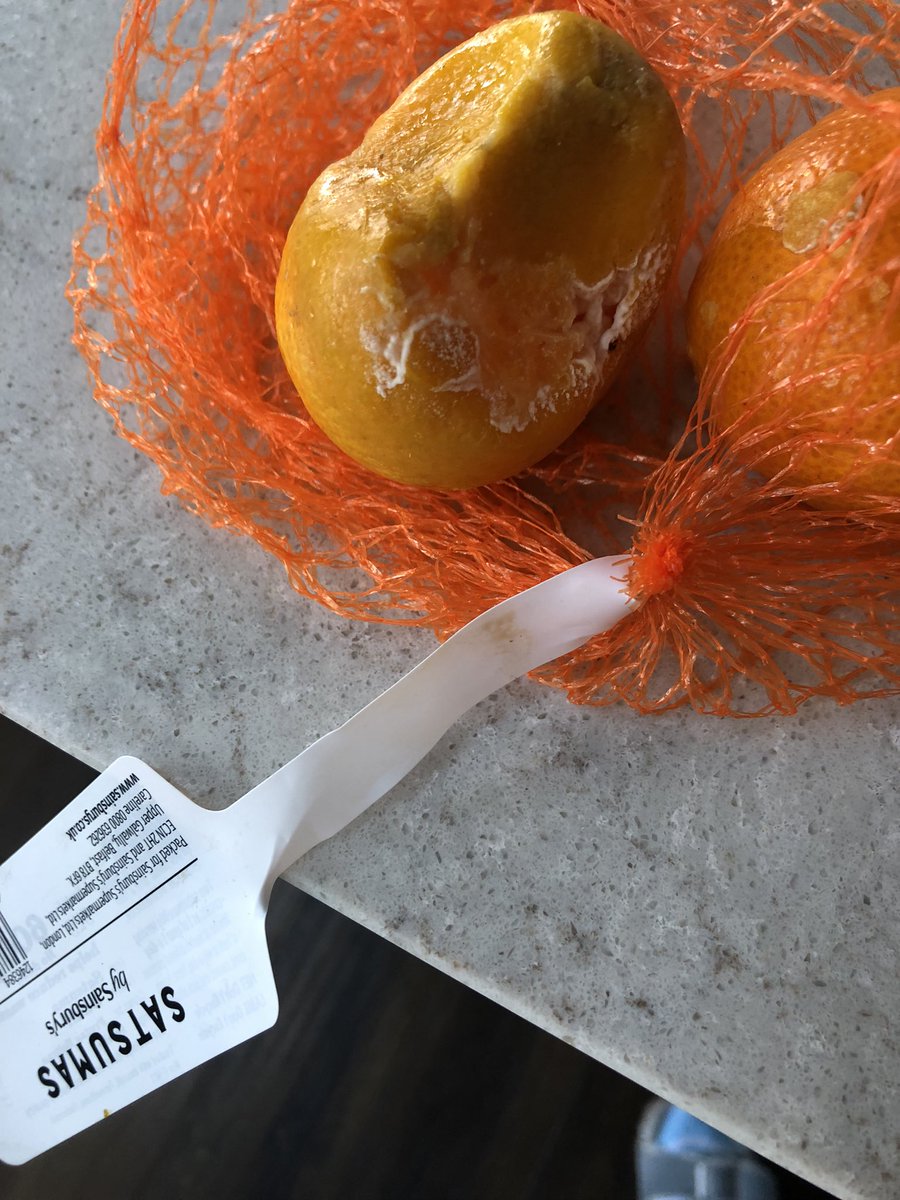 LizzieClayton's tweet image. @sainsburys I had my order yesterday and this is the state of one of my satsumas 😕 order 685825261