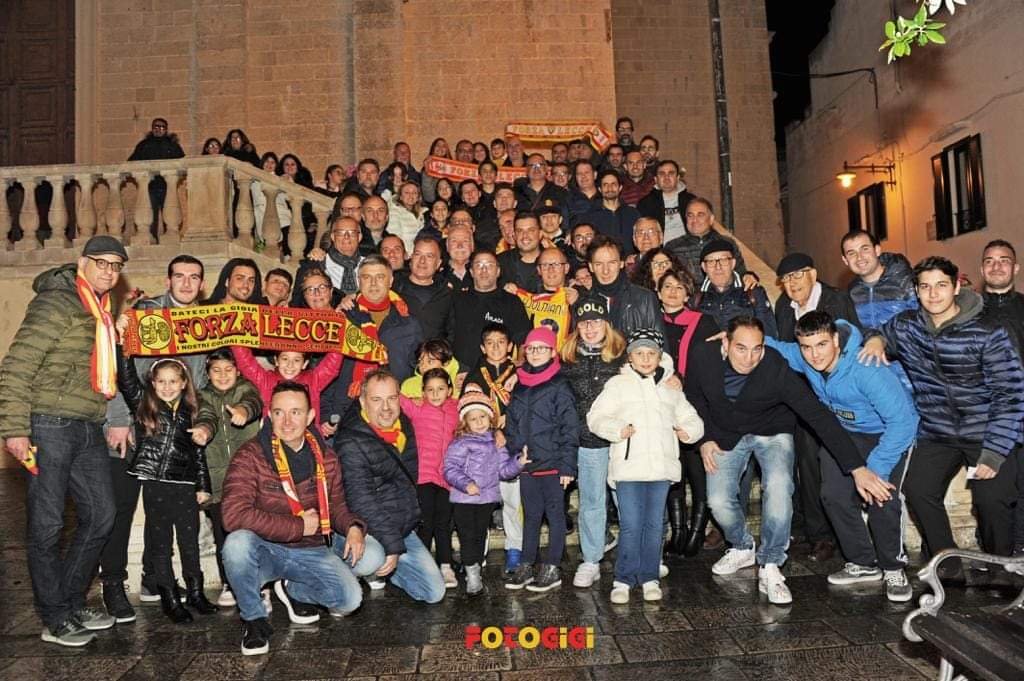 adisansi's tweet photo. Inaugurato ieri ad #Alezio dal Presidente Sticchi Damiani,alla presenza del vice Liguori,dei calciatori Gendrey e Oudin,col supporto di Salento Giallorosso, il club Alezio Giallorossa 1908. Forza @OfficialUSLecce orgoglio del #Salento simbolo di un #Sud operoso, efficiente e sano https://t.co/3sbslI1R4H