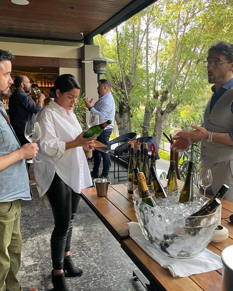DavidJaegle's tweet photo. Last step of my marathon business trip.
Cave de Ribeauvillé premium wines was tasted, appreciated and will be soon imported in Mexico. I so grateful having partners like them!
Mexico and Guadalajara… be sure, I’ll be back soon.
Cheers 🥂 https://t.co/0K9tTiZPpH