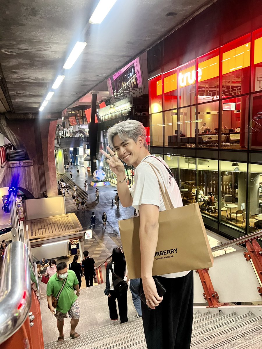 aoryogarun's tweet photo. เซอร์ไพรส์ซ้อนเซอร์ไพรส์ซ้อนๆเซอร์ไพรส์ของวันนี้🥰ยืนเม้ามอยกันกับพี่แอน @VBuranabul เป็นครั้งแรกที่มีพระเอกเบอร์1ช่องวัน มาทัก(ผลัก=สะกิตฮะ😁)รักเขาแหละ แกล้งเราเอง ชอบใจมาก🤣🤣🤣🤣🤣@film_tnp20 
#FilmThanapat  #ฟิล์มธนภัทร 
#filmFirstFanMeeting #แฟนฟิล์ม
#FilmForFan https://t.co/XFEtBcYIWu