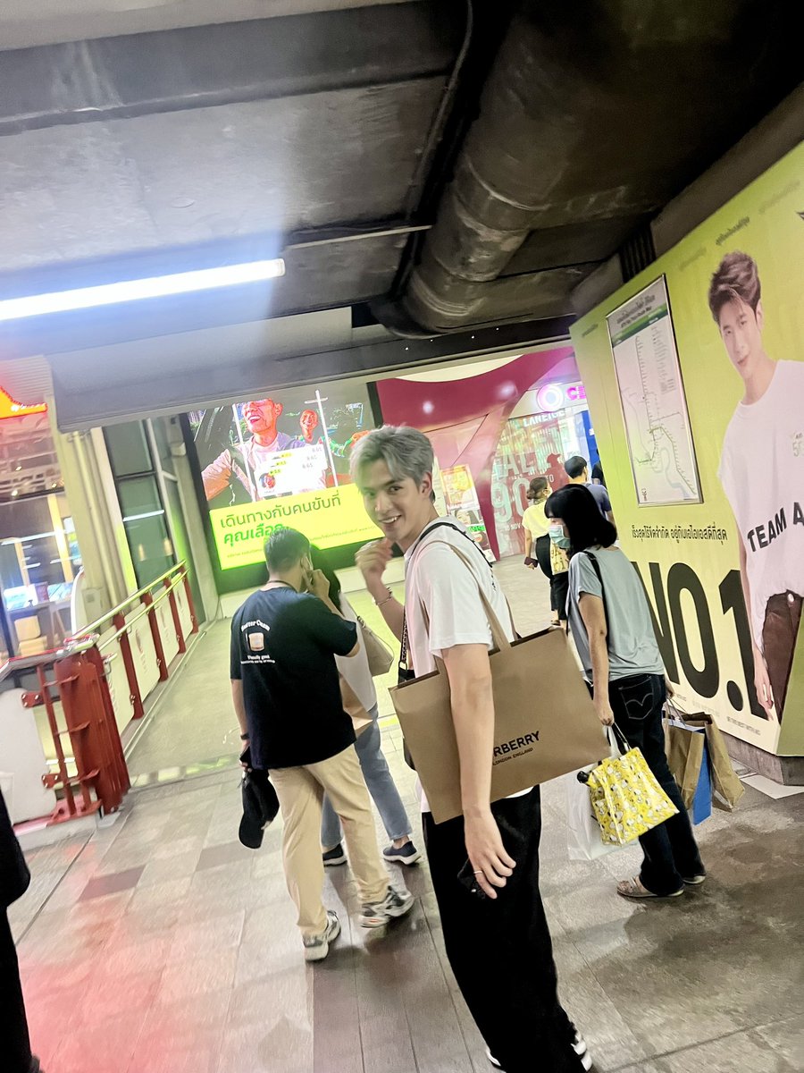 aoryogarun's tweet photo. เซอร์ไพรส์ซ้อนเซอร์ไพรส์ซ้อนๆเซอร์ไพรส์ของวันนี้🥰ยืนเม้ามอยกันกับพี่แอน @VBuranabul เป็นครั้งแรกที่มีพระเอกเบอร์1ช่องวัน มาทัก(ผลัก=สะกิตฮะ😁)รักเขาแหละ แกล้งเราเอง ชอบใจมาก🤣🤣🤣🤣🤣@film_tnp20 
#FilmThanapat  #ฟิล์มธนภัทร 
#filmFirstFanMeeting #แฟนฟิล์ม
#FilmForFan https://t.co/XFEtBcYIWu