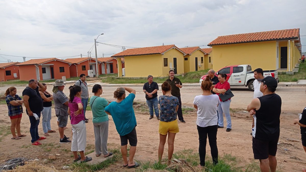 muvhpy's tweet photo. 🏘 SAN BLAS
Esta mañana tuvimos una reunión con vecinos del Proyecto San Blas a fin de responder las consultas que tenían. La atención fue realizada por profesionales del programa #CheTapyi.
El proyecto es financiado con fondos de la República de China (Taiwán). https://t.co/DyApc24a7C