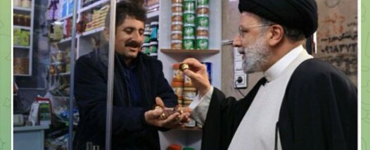 hoseindarabi10's tweet photo. انقدر این بنده خدارو تهدید کردن که مغازه‌ات رو آتیش میزنیم،خودتو میکشیم تا اومد معذرت‌خواهی کرد
مدعیان #زن_زندگی_آزادی اینطورین، آزاد نیستی مخالف عقایدشون حرف بزنی وگرنه زندگی خودت و زن و بچه‌ت رو نابود میکنن
این بود دموکراسی‌تون؟ دیکتاتور تر از شما کیه؟ https://t.co/5WLtlnKpAi