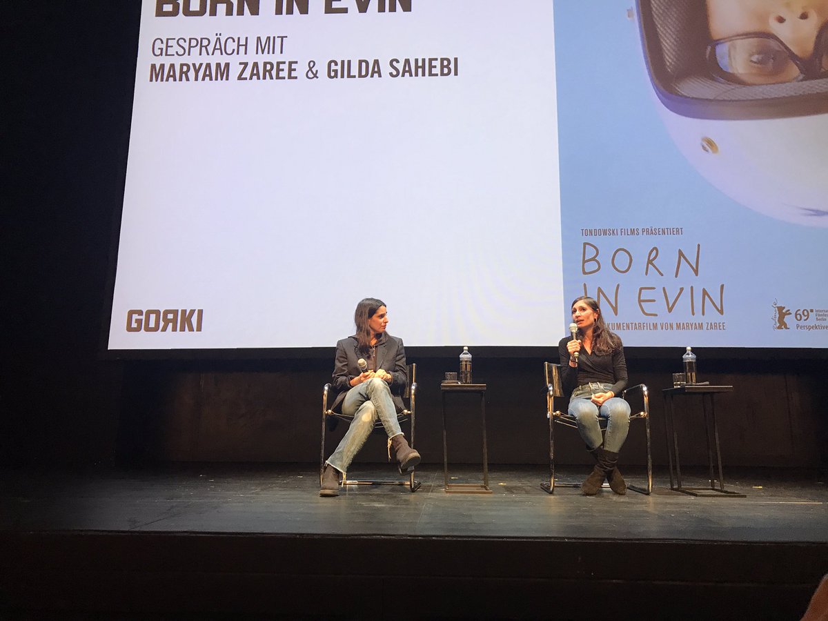 Gestern im <a href="/gorkitheater/">Maxim Gorki Theater</a> #borninevin
von #maryamzaree — im Gespräch mit <a href="/GildaSahebi/">Gilda Sahebi</a> 
Ein wunderschöner, aber auch sehr aufwühlender + v.a. sehr wichtiger Abend! Ein Raum voll mit Mitgefühl, Trauer, Solidarität, Mut, aber auch Unverständnis und Wut. Vielen Dank!
