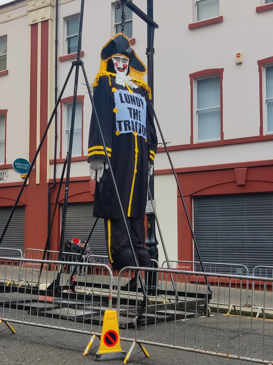 junklunacy1975's tweet photo. #ABOD #Apprenticeboysofderry
The end to all traitors https://t.co/LSbaSWxfro