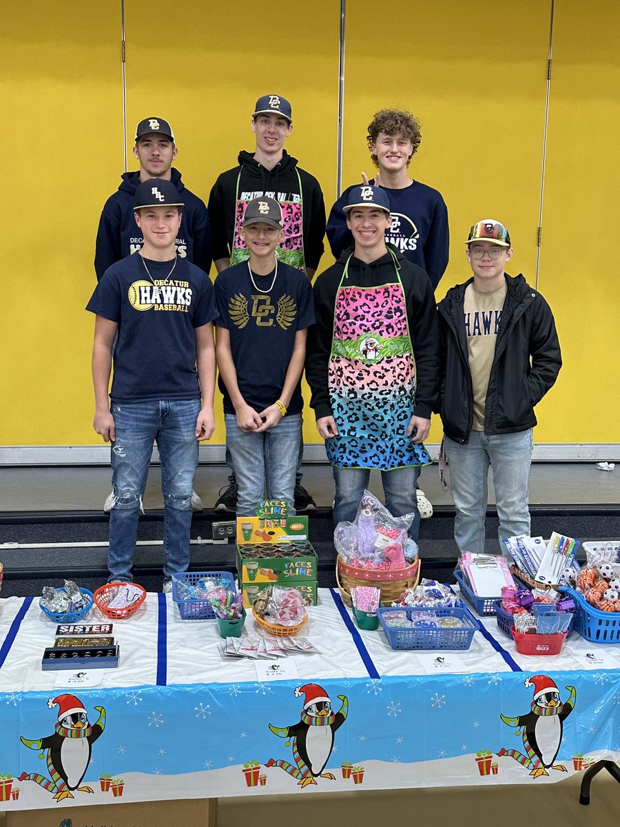 MSDDecatur's tweet photo. Come out to the @wntigers Winter Wonderland! They have the Lions Club cooking breakfast, pictures with Santa, and a variety of vendors including the DC Hawks Baseball Team! @DCBASEBALLHAWKS #DecaturProud @StrubeSusan @DecaturTwpSupt @Steph_Hofer https://t.co/ChUanLMhma