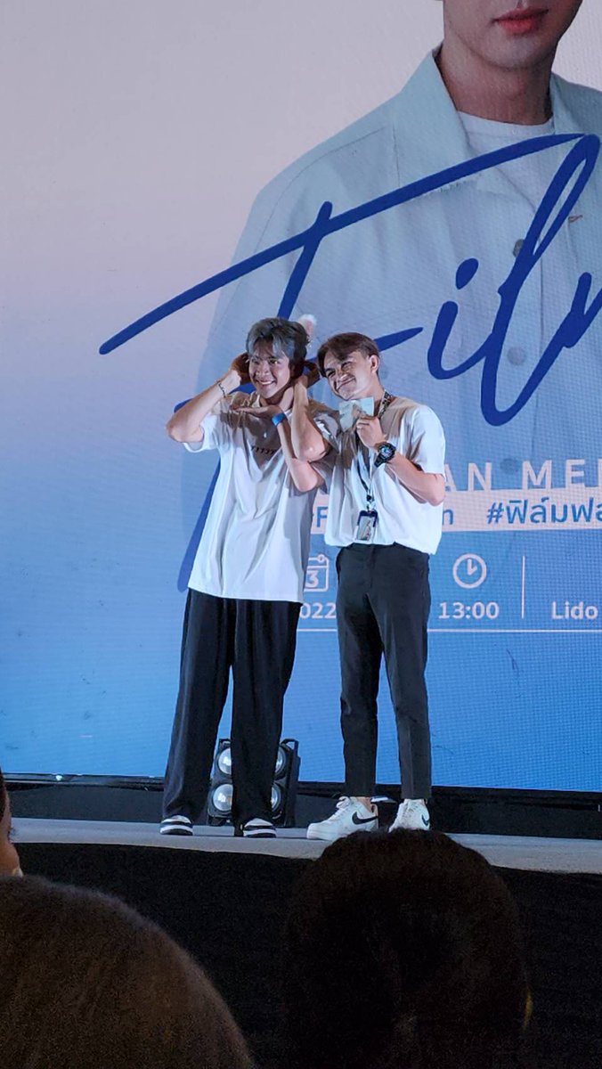 Thien_SD1's tweet photo. ขออนุญาตแนะนำตัวเองให้พฟ.จำได้อีกรอบ ผมชื่อ เธียร นะครับ เป็นคนที่ทำว่านแมลงทับแจกเป็นgiveaway คนที่โทรไปในรายการEFM และคนที่ทำสติ๊กเกอร์ไลน์ให้กับชาวแมวน้อยทุกคน หวังว่าพฟ.จะรักและจำผมได้ไม่มากก็น้อยนะครับ ขอบคุณสำหรับโอกาสดีๆ
#FilmsFirstFanMeeting #FilmForFan 
#FilmThanapat https://t.co/uegay0fSNm