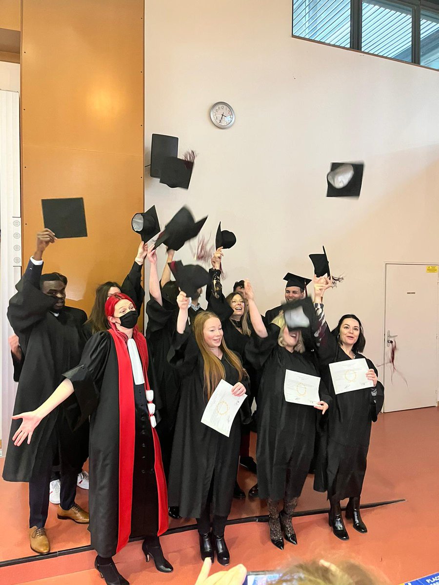 c2esps's tweet photo. Félicitations aux #promos 2020-21 et 2021-22 du master, enfin #diplômés avec des vrais diplômes ! @universitereims @FacSESG @Clement_URCA @ars_grand_est @LaMGEL @yannvelly https://t.co/eANk4OQzQQ