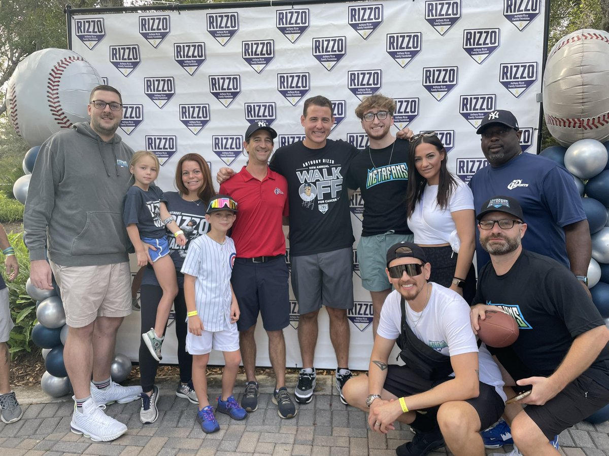 metafansnft's tweet photo. This is the #MetaFansFam βΌοΈ
We love supporting @ARizzo44 and the @RizzoFoundation π―
@goosecrosby @PinstripedGator @RealSacrafice @emsosavvy @mannymak22 @lookinforbets https://t.co/ngbghEi4am