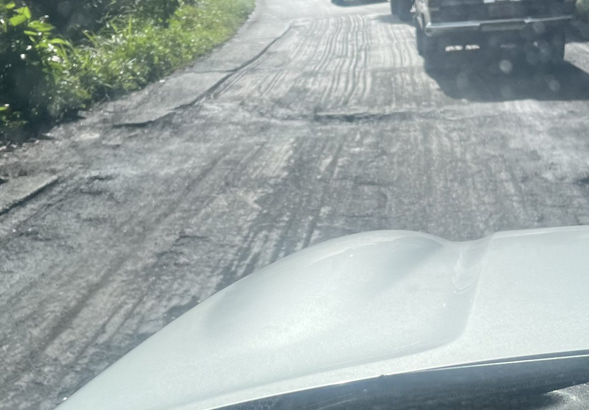 LealA_Lidia's tweet photo. COLAPSO EN ALTOS MIRANDINOS!!! @traffiCARACAS @Sandiegoaltos @LaMaitana @ElTequeno @ReportElectrico @dmurolo No hay paso en la Panamericana por fuerte derrumbe y La Mariposa incapacitada para atender todo el tránsito de la zona, @HectoRodriguez es URGENTE ATENDER LA MARIPOSA! https://t.co/pngKpZwsdF