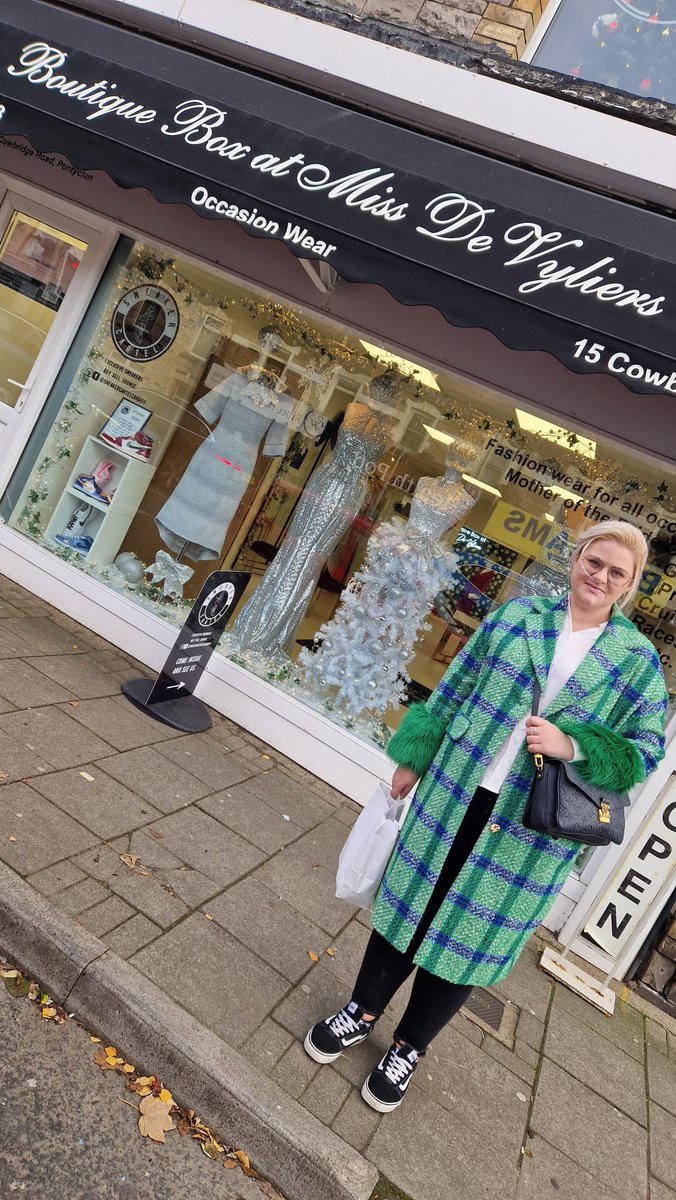 AlexDaviesJones's tweet photo. Happy #SmallBizSatUK to all the brilliant small businesses across #Pontypridd & #TaffEly
It was great to get some Christmas shopping done in #Pontyclun this afternoon and chat to owners & staff about how best @WelshLabour & @UKLabour can support them ποΈπ· https://t.co/DbMdeBuFwl