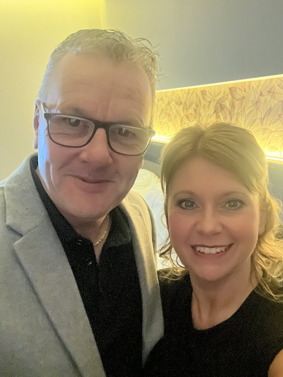 LKnoyle's tweet photo. When your husbands sales team are epic and in the mood to celebrate #proud https://t.co/Qi6i0tBuKm