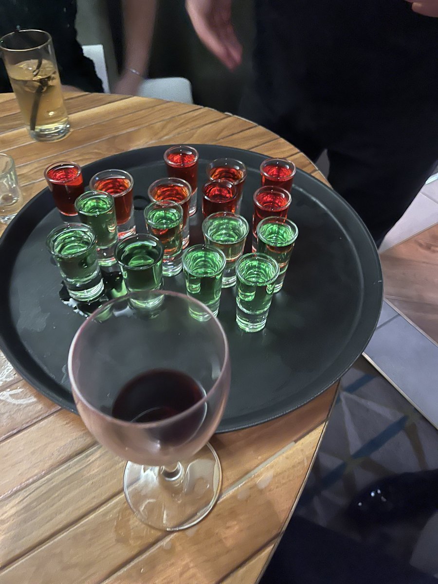 LKnoyle's tweet photo. When your husbands sales team are epic and in the mood to celebrate #proud https://t.co/Qi6i0tBuKm